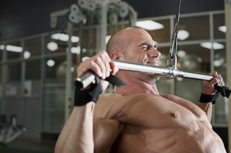 bodybuilder working out at the gym while using fit